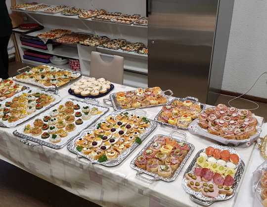 Weihnachtsfeier 2019: von den Lions Mitgliedern selbst gemachte Häppchen